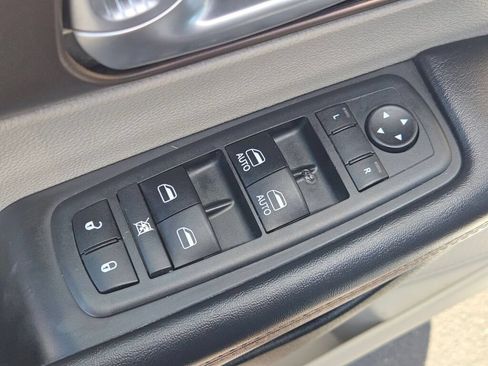Used 2017 Chrysler Pacifica Touring FWD image 25