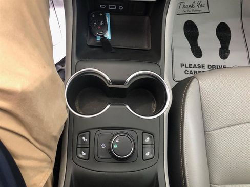 Used 2018 GMC Terrain SLT w/ Preferred Package FWD image 18