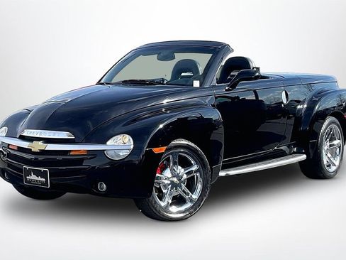 Used 2005 Chevrolet SSR w/ Preferred Equipment Group image 3