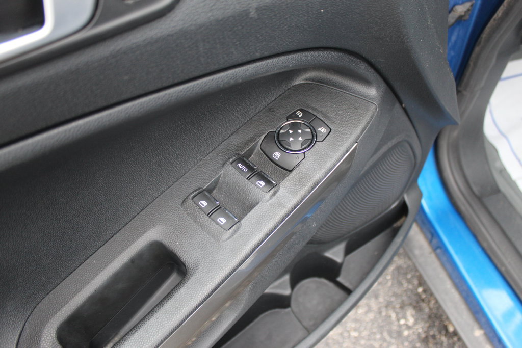 Used 2018 Ford EcoSport SE FWD image 19