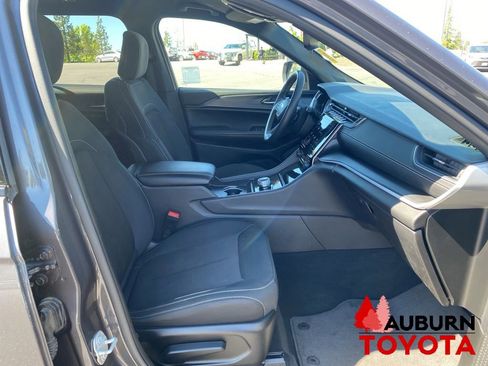 Used 2024 Jeep Grand Cherokee L Laredo w/ Trailer Tow Package AWD/4WD image 10