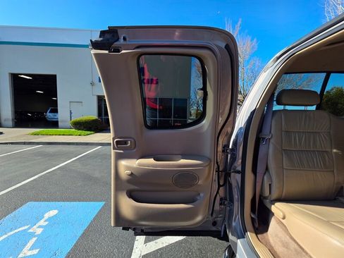 Used 2001 Toyota Tundra Limited image 35