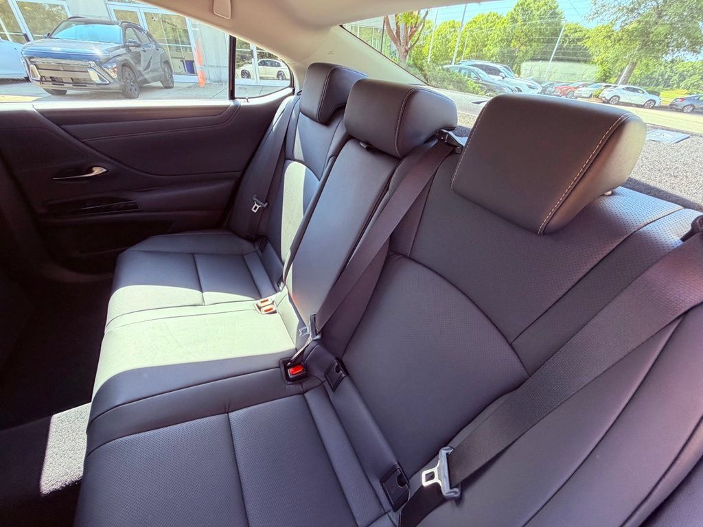 Certified 2025 Lexus ES 300h w/ Premium Package FWD image 15