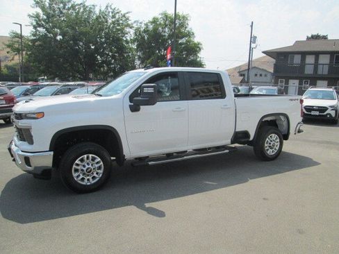 Used 2025 Chevrolet Silverado 2500 LT w/ Convenience Package AWD/4WD image 3