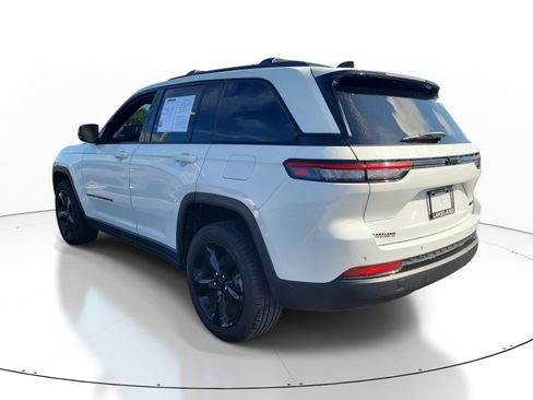 Used 2025 Jeep Grand Cherokee Limited w/ Black Appearance Package RWD image 6
