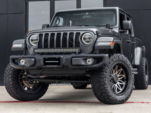 Used 2021 Jeep Gladiator Overland AWD/4WD image 1