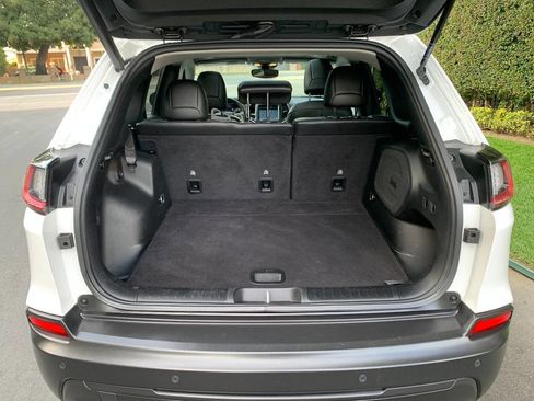 Used 2021 Jeep Cherokee Latitude Lux w/ Sun & Sound Group image 19