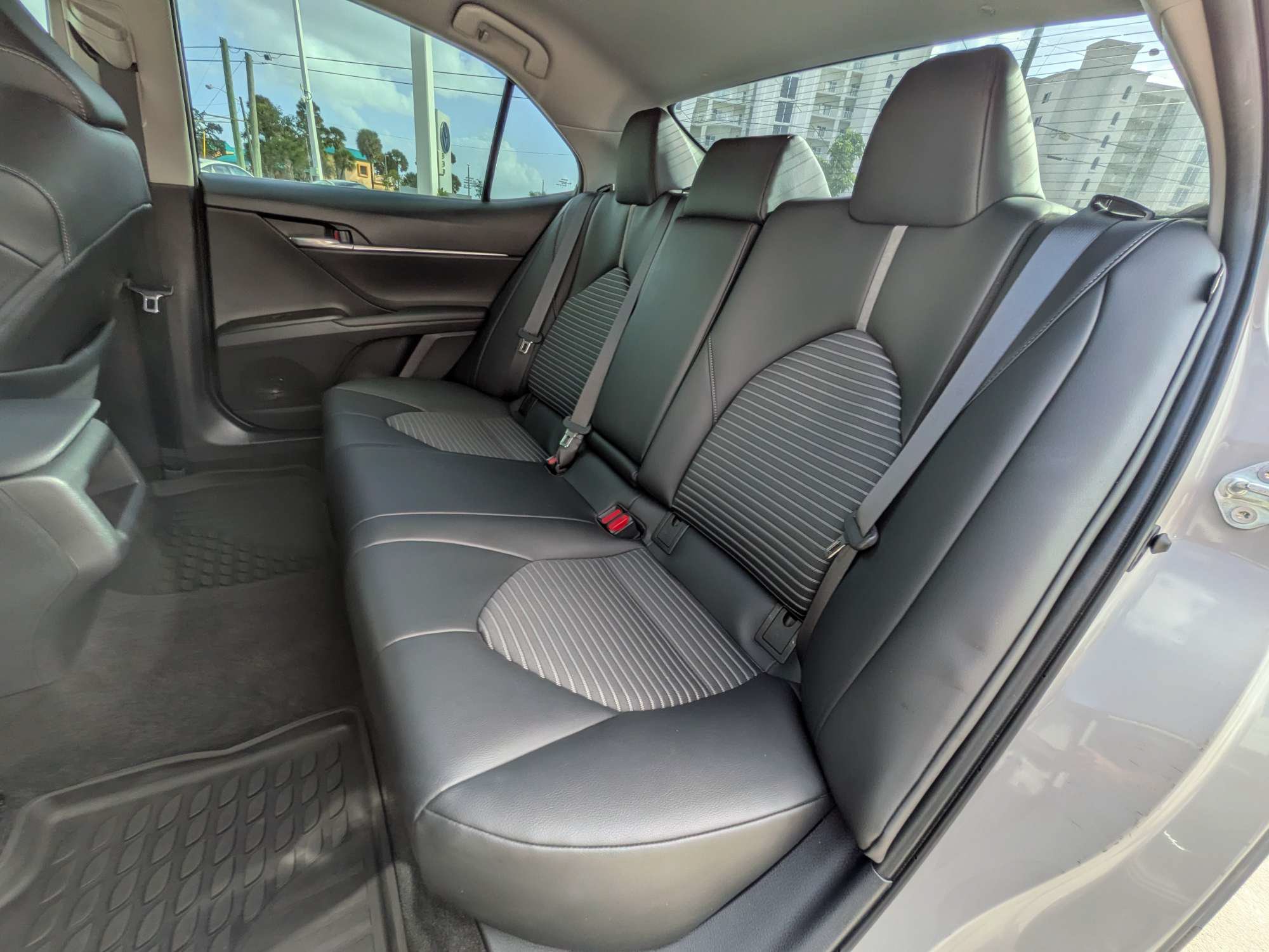 Used 2022 Toyota Camry SE FWD image 12