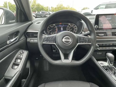 Used 2024 Nissan Altima 2.5 SV image 13
