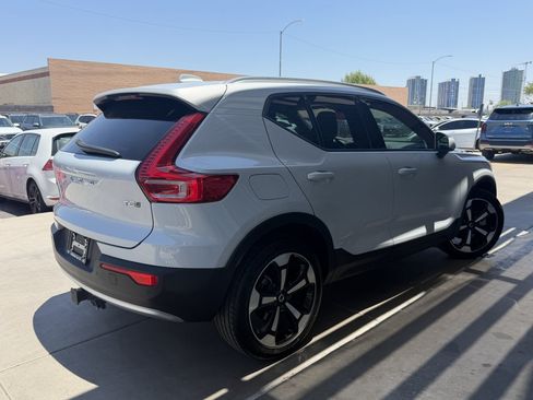 Used 2020 Volvo XC40 T5 Momentum w/ Protection Package Premier AWD/4WD image 4