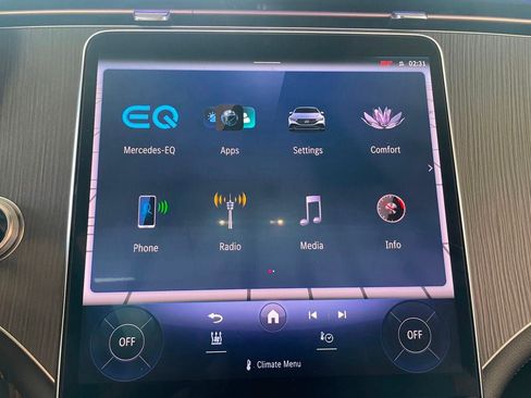Used 2023 Mercedes-Benz EQE 500 4MATIC Sedan image 35