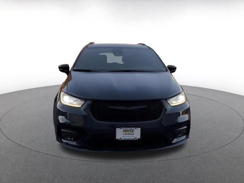 Used 2025 Chrysler Pacifica Limited FWD image 4