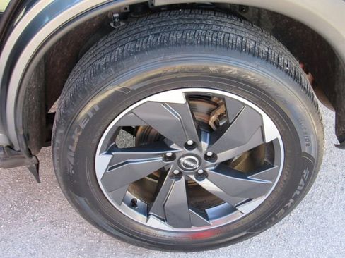 Used 2024 Nissan Rogue SV FWD image 12