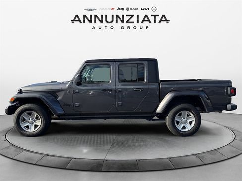 Used 2022 Jeep Gladiator Sport image 2
