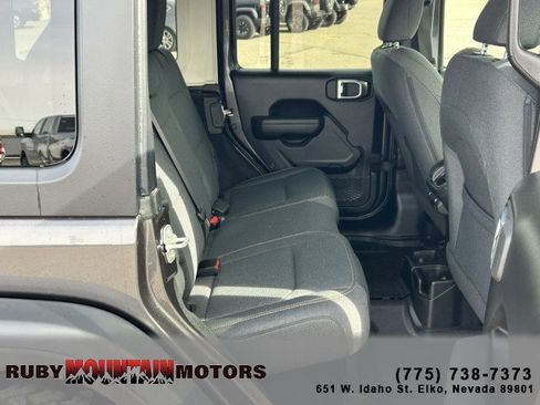 Used 2024 Jeep Wrangler Willys image 23