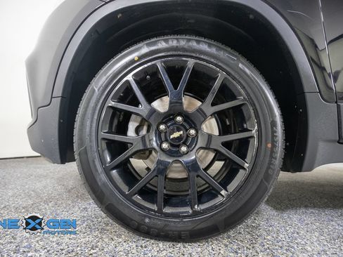 Used 2022 Chevrolet Trax LT w/ Midnight Edition AWD/4WD image 45