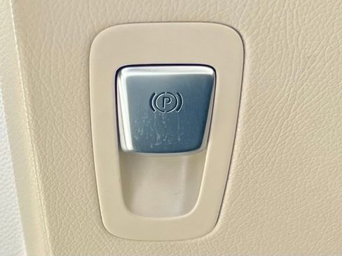 Certified 2022 Mercedes-Benz GLC 300 4MATIC image 32