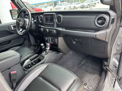Used 2020 Jeep Gladiator Overland w/ Trailer Tow Package image 12