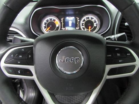 Used 2022 Jeep Cherokee Latitude w/ Sun & Sound Group image 23