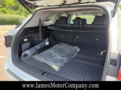 Used 2022 Lexus RX 350L Premium w/ Premium Package AWD/4WD image 18