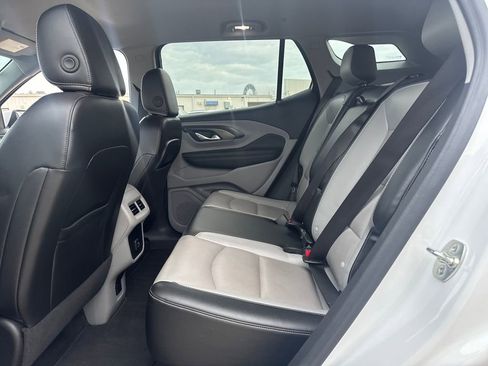 Used 2024 GMC Terrain SLT image 16