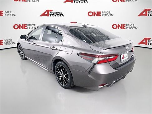 Certified 2022 Toyota Camry SE image 5