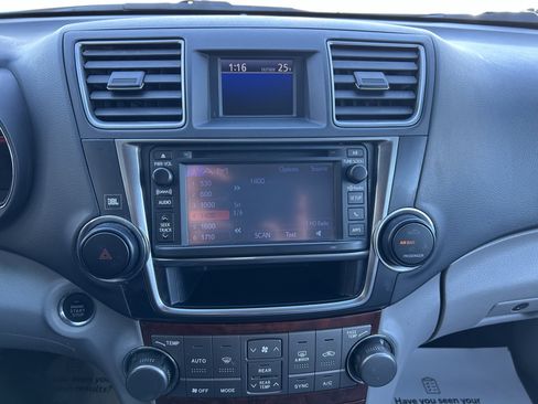 Used 2013 Toyota Highlander Limited image 31