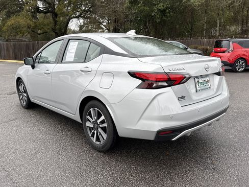 Used 2025 Nissan Versa SV image 3