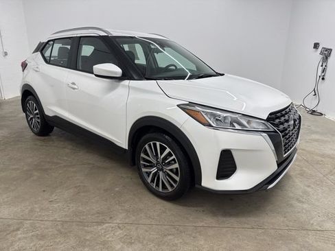 Used 2023 Nissan Kicks SV FWD image 3