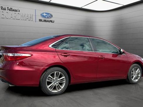 Used 2017 Toyota Camry SE image 4