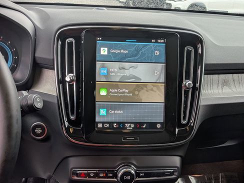 Used 2025 Volvo XC40 B5 Core image 27