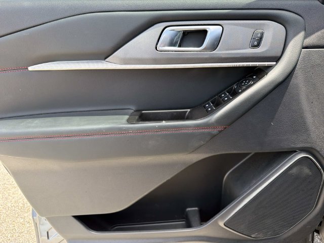 Used 2025 Ford Explorer ST-Line AWD/4WD image 17