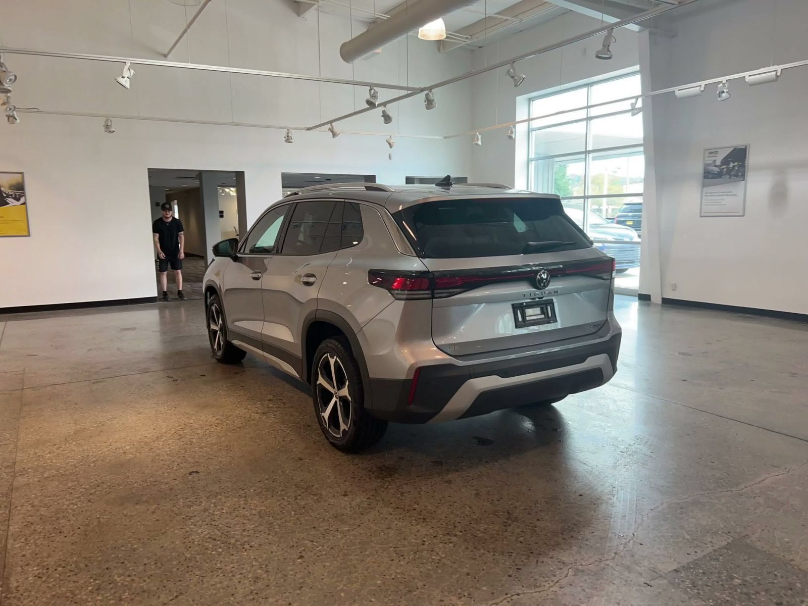 Used 2026 Volkswagen Tiguan SE AWD/4WD image 10