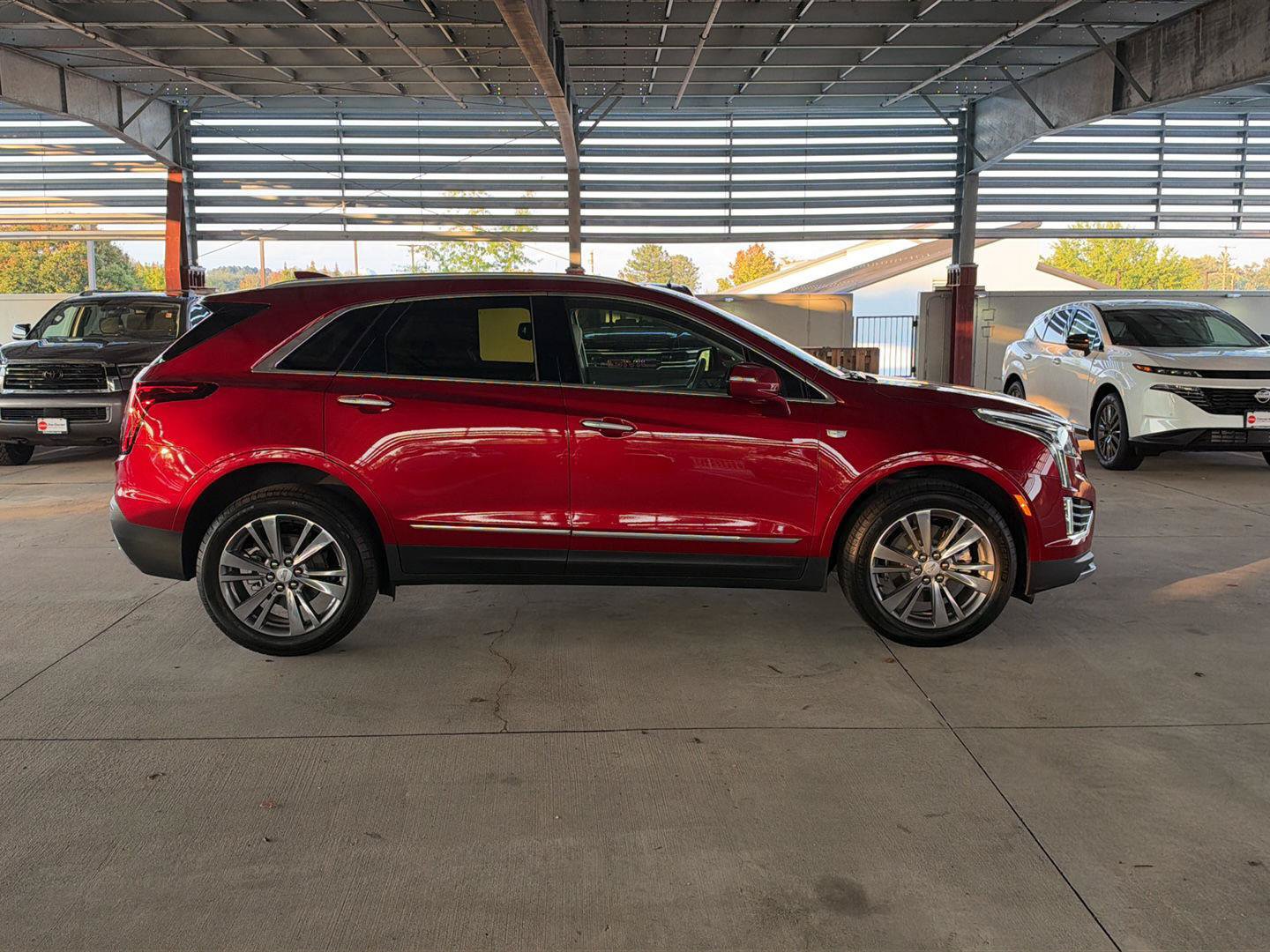 Used 2025 Cadillac XT5 Premium Luxury AWD/4WD image 6