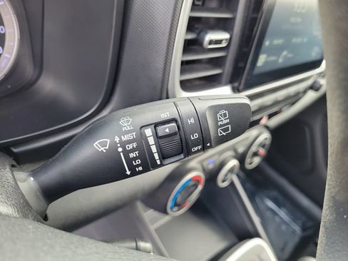 Used 2020 Hyundai Venue SE FWD image 26