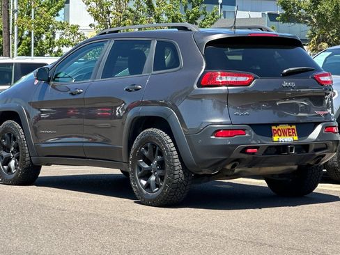 Used 2017 Jeep Cherokee Trailhawk AWD/4WD image 6
