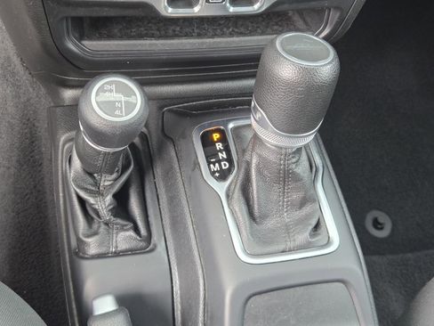 Certified 2020 Jeep Gladiator Sport w/ Quick Order Package 24S image 13