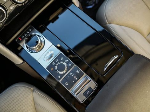 Used 2019 Land Rover Discovery HSE image 36