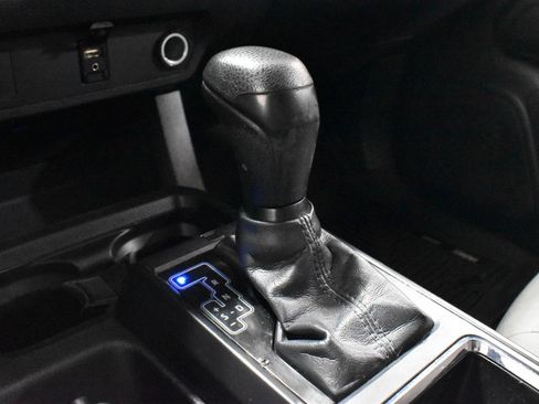 Used 2019 Toyota Tacoma SR image 16