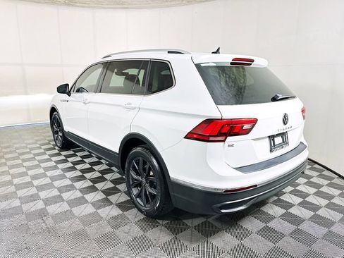 Used 2022 Volkswagen Tiguan SE w/ Panoramic Sunroof Package FWD image 5