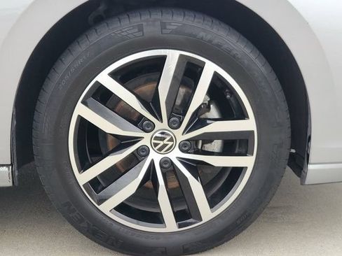 Used 2025 Volkswagen Jetta SE FWD image 10