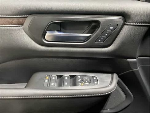 New 2025 Nissan Armada SL w/ Captain's Chari Seat Package image 10