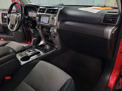 Used 2017 Toyota 4Runner SR5 AWD/4WD image 23
