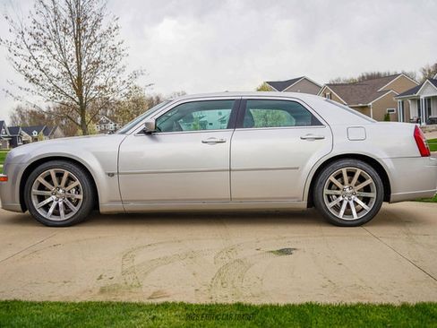 Used 2006 Chrysler 300 SRT8 w/ SRT Option Group II RWD image 3