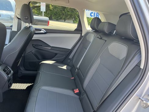 Used 2024 Volkswagen Taos SE w/ Panoramic Sunroof Package AWD/4WD image 14