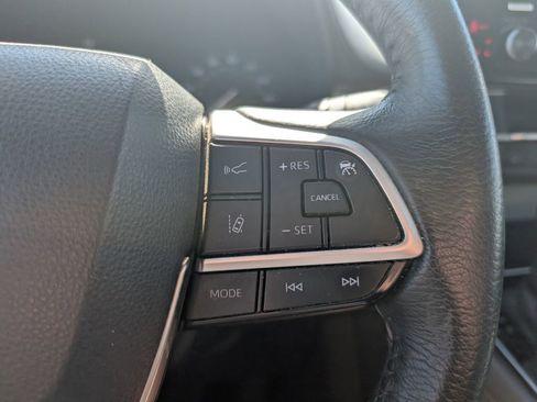 Used 2021 Toyota Sienna XLE image 16