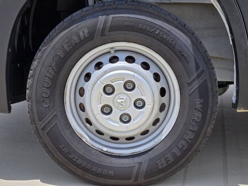 Used 2025 RAM ProMaster 2500 w/ Convenience Group FWD image 11