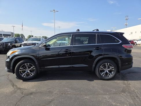 Used 2016 Toyota Highlander XLE w/ Protection Package #3 AWD/4WD image 13