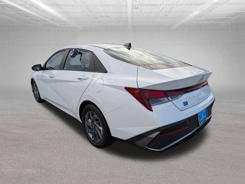 Used 2024 Hyundai Elantra SEL FWD image 7