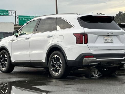 Used 2024 Kia Sorento S image 6